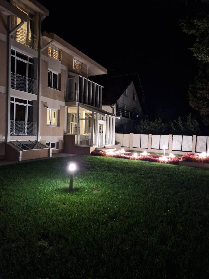 Grand Park Rooms & Apartments Čačak 외부 사진