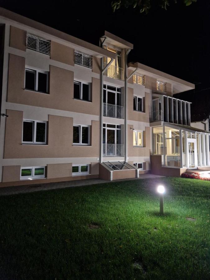 Grand Park Rooms & Apartments Čačak 외부 사진