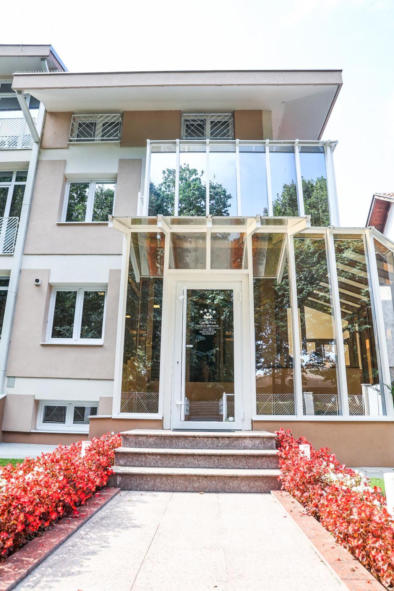 Grand Park Rooms & Apartments Čačak 외부 사진