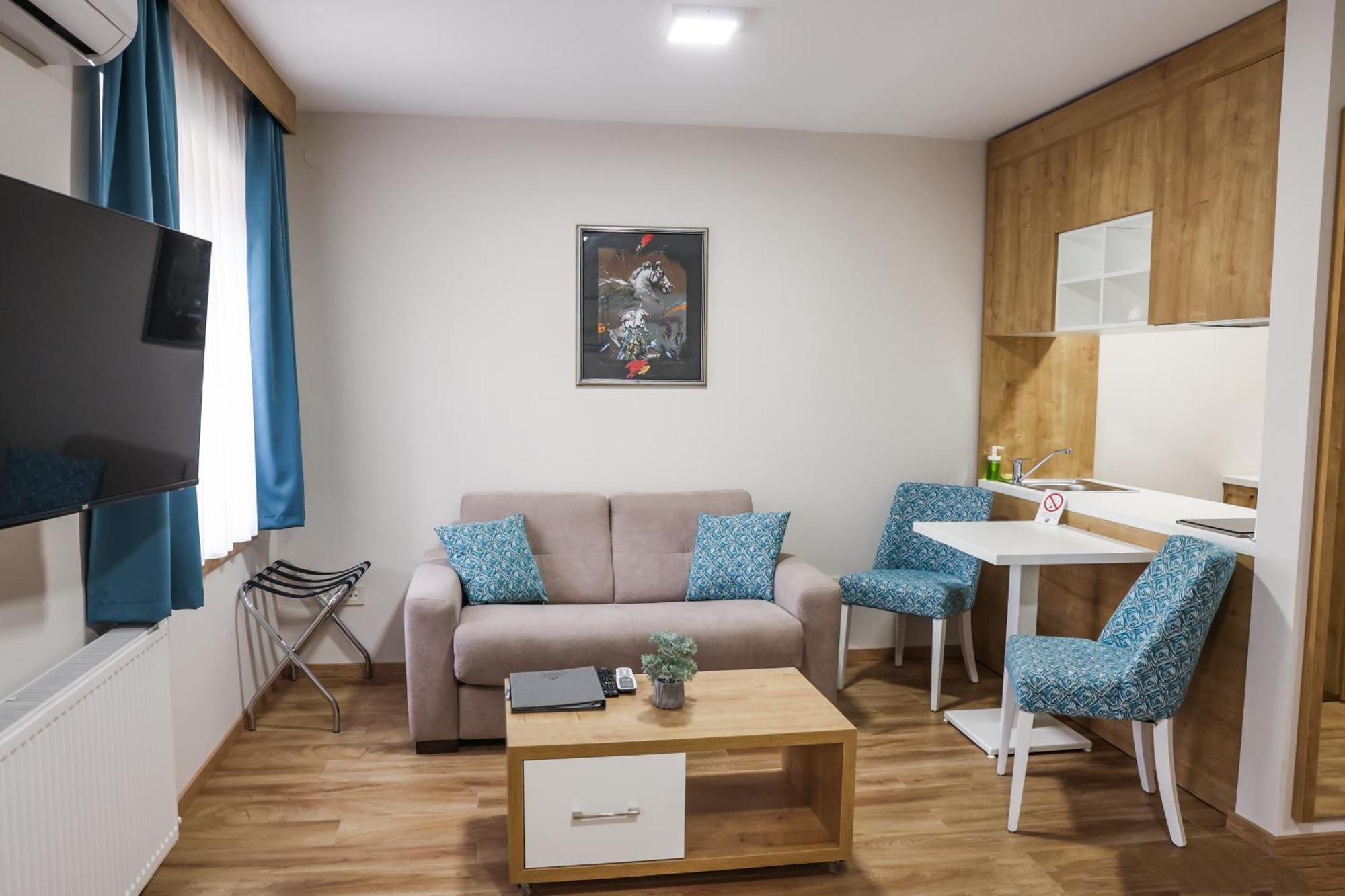 Grand Park Rooms & Apartments Čačak 외부 사진